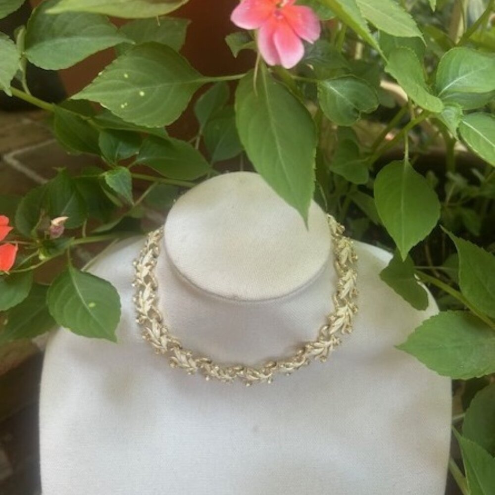 CORO PEGASUS Cream Enamel Gold Leaf Rhinestone Choker NECKLACE - Picture 2 of 11